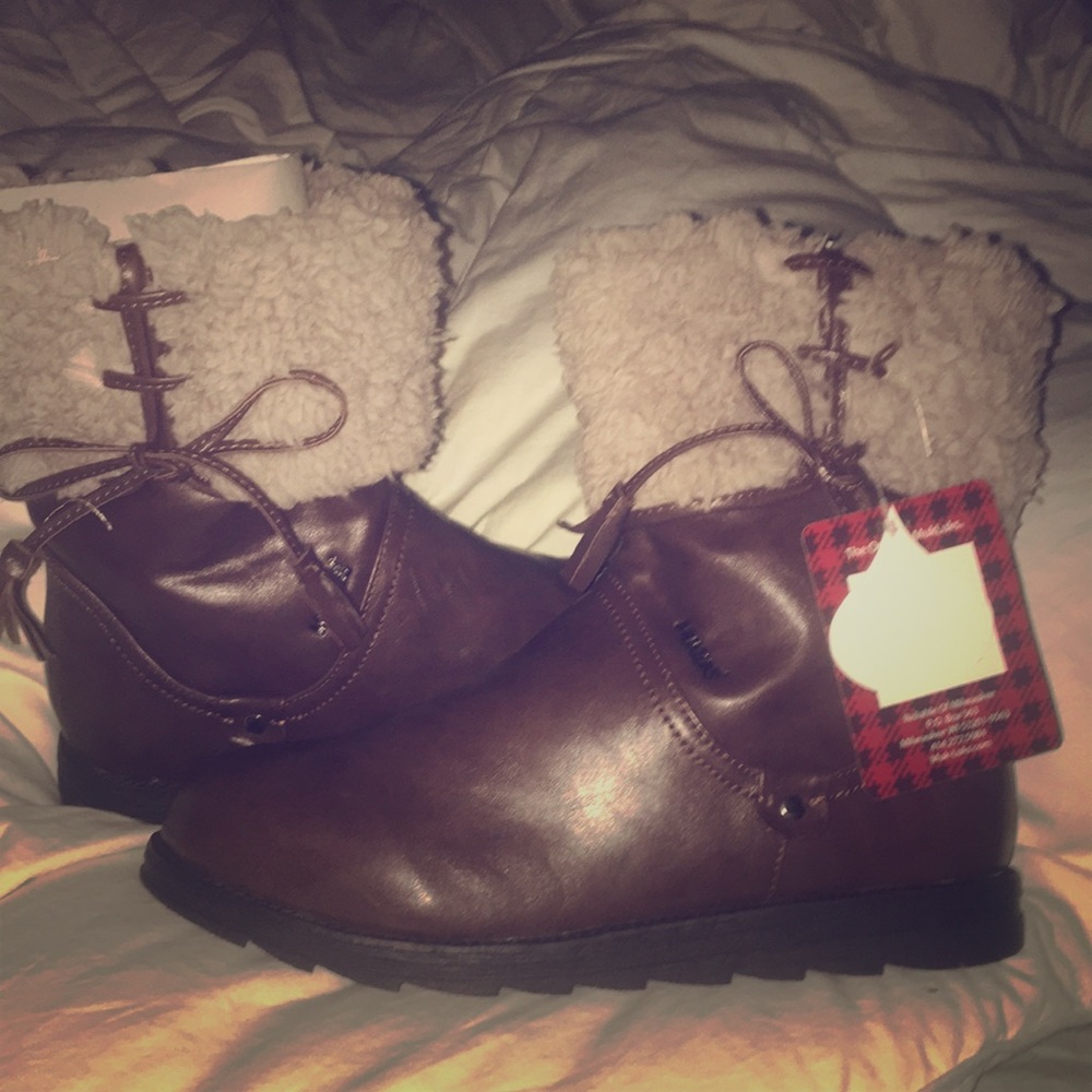 Mukluks Wayer Resistant Boots